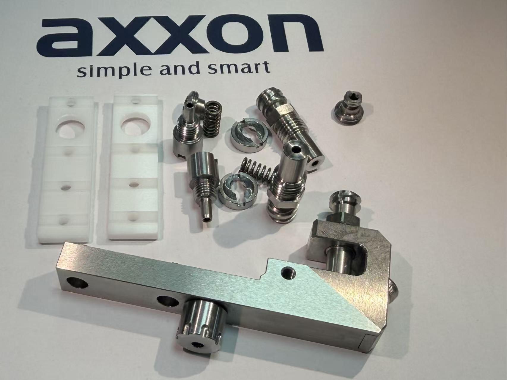 Axxon Piezo Valve